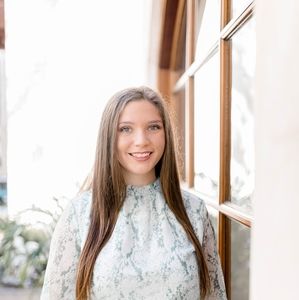 Meet your Posher, Ava